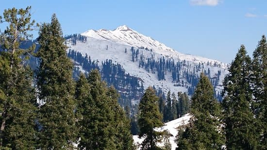 Car Rental Guide for Visiting Ganga Choti, AJK: Scenic Drive & Travel Tips