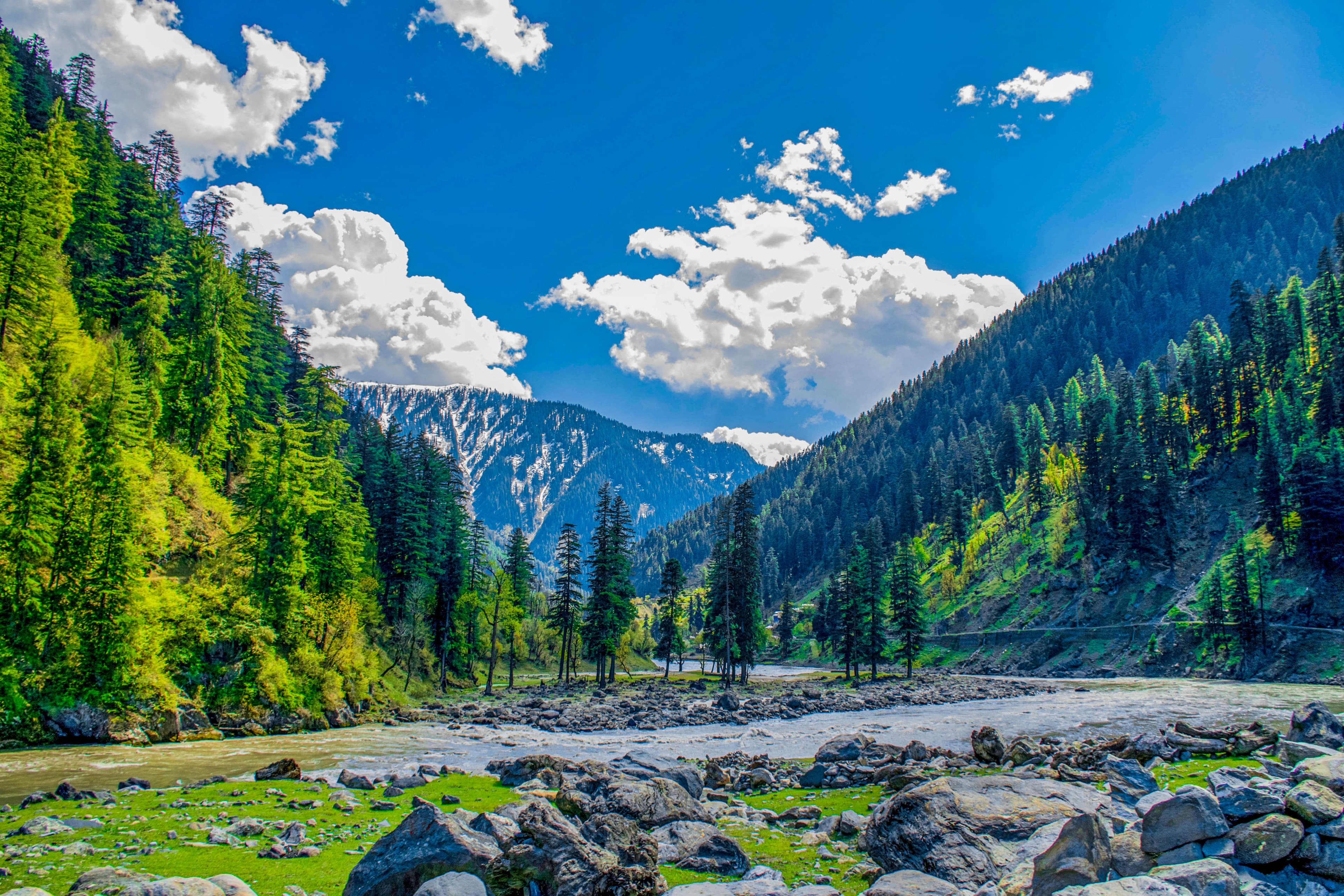 Neelum Valley Car Rental Guide: Explore the Beauty of Northern Pakistan